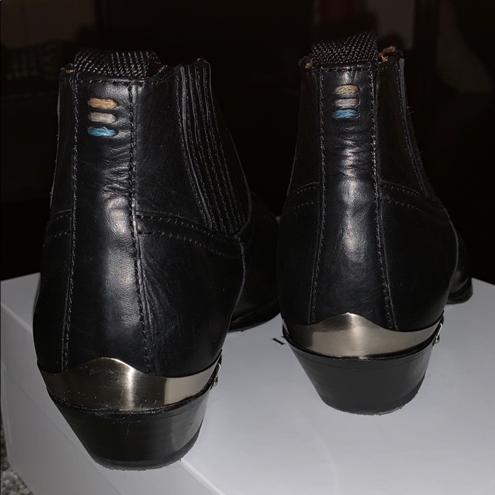 Shoes - Picture 4 of 6
